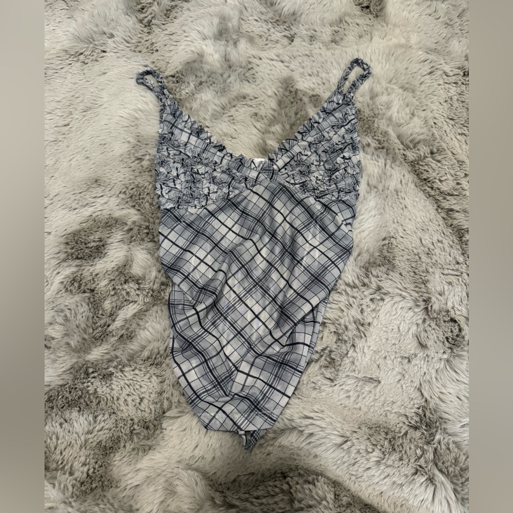 Princess Polly v cropped tank